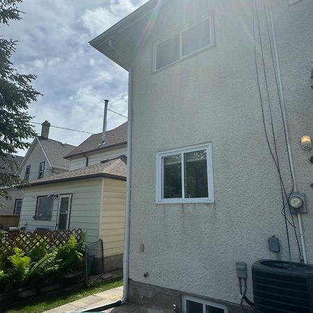Walking Distance To St Boniface, Easy Parking Villa Winnipeg Exterior photo