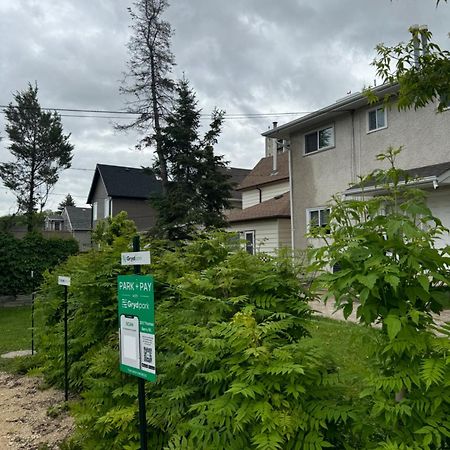 Walking Distance To St Boniface, Easy Parking Villa Winnipeg Exterior photo