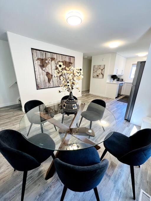 Walking Distance To St Boniface, Easy Parking Villa Winnipeg Exterior photo