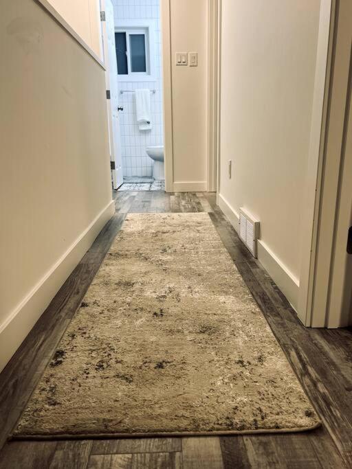 Walking Distance To St Boniface, Easy Parking Villa Winnipeg Exterior photo