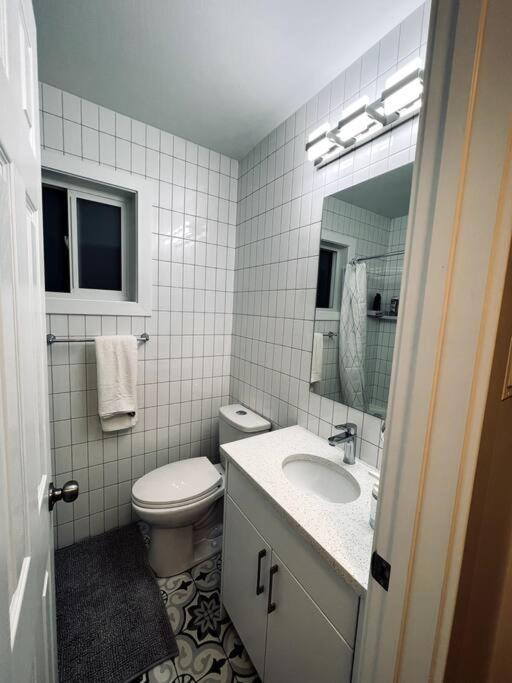 Walking Distance To St Boniface, Easy Parking Villa Winnipeg Exterior photo