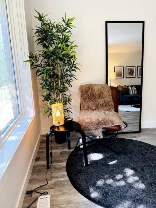 Walking Distance To St Boniface, Easy Parking Villa Winnipeg Exterior photo