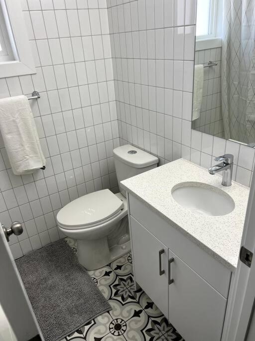 Walking Distance To St Boniface, Easy Parking Villa Winnipeg Exterior photo